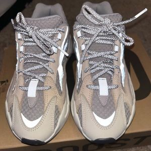 adidas yeezy 700 cream